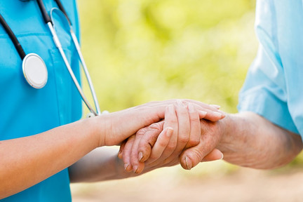 Saúde do idoso e cuidados necessários na administração de medicamentos
